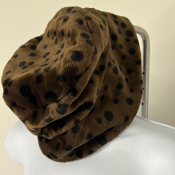 🔹 La Maison De La Fausse Fourrure Paris Fuzzy Polka dot Bucket Hat - Picture 2 of 7